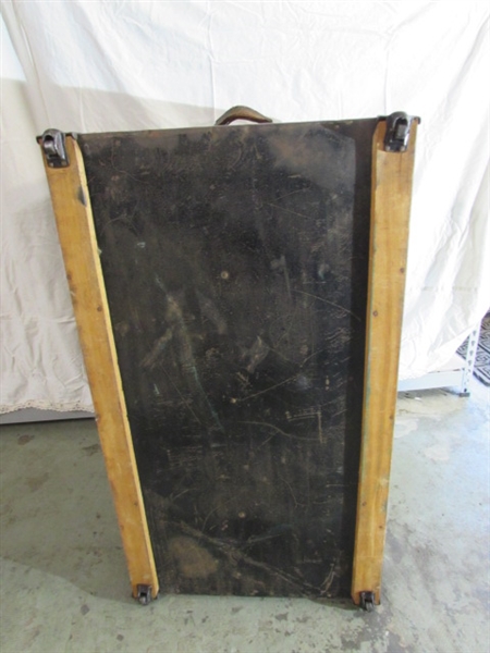 ANTIQUE CURVED TOP TRUNK W/TRAY