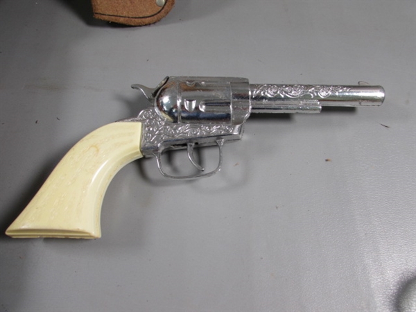 CHILDS TOY GUNS, DAISY BB GUN, HOLSTERS AND BEADED LEATHER BELTS