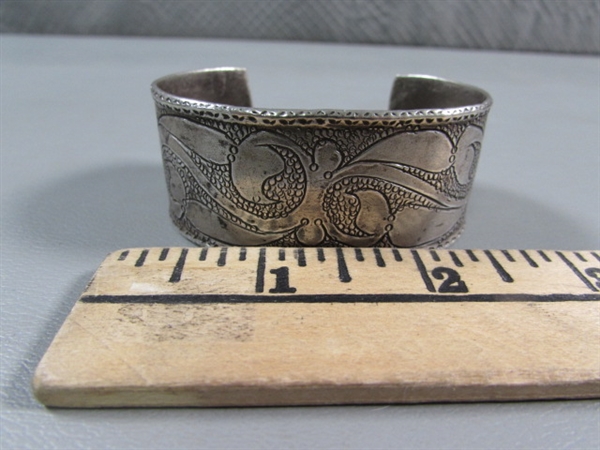 EARLY 1900'S ANTIQUE ETCHED STERLING SILVER CUFF BRACELET