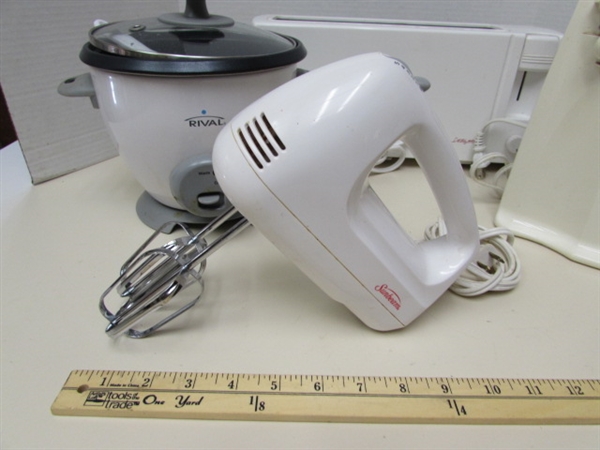 ASSORTED KITCHEN APPLIANCES