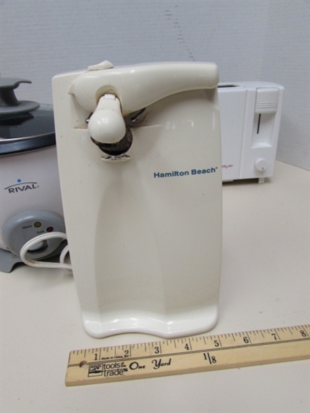 ASSORTED KITCHEN APPLIANCES