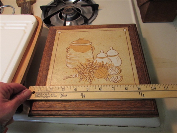 CUTTING BOARDS, TRIVET & KITCHEN KNIVES