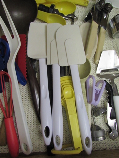 CONTENTS OF UTENSIL DRAWER #1