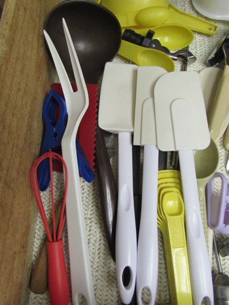 CONTENTS OF UTENSIL DRAWER #1