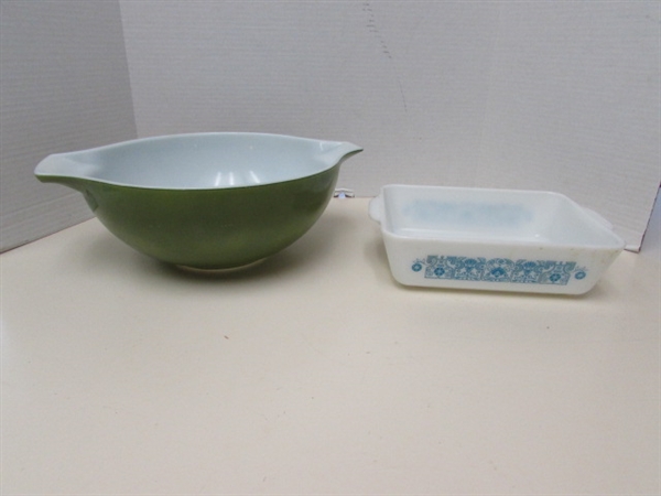 LARGE GREEN PYREX BOWL & BLUE HORIZON REFRIGERATOR DISH