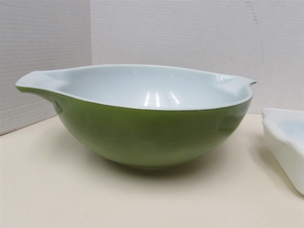 LARGE GREEN PYREX BOWL & BLUE HORIZON REFRIGERATOR DISH