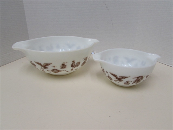 2 PYREX EARLY AMERICAN CINDERELLA NESTING BOWLS
