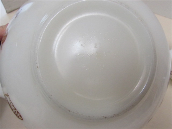 2 PYREX EARLY AMERICAN CINDERELLA NESTING BOWLS