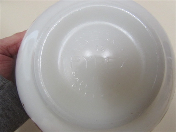 2 PYREX EARLY AMERICAN CINDERELLA NESTING BOWLS