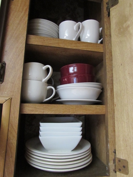 CONTENTS OF CUPBOARD - ASSORTED DINNERWARE