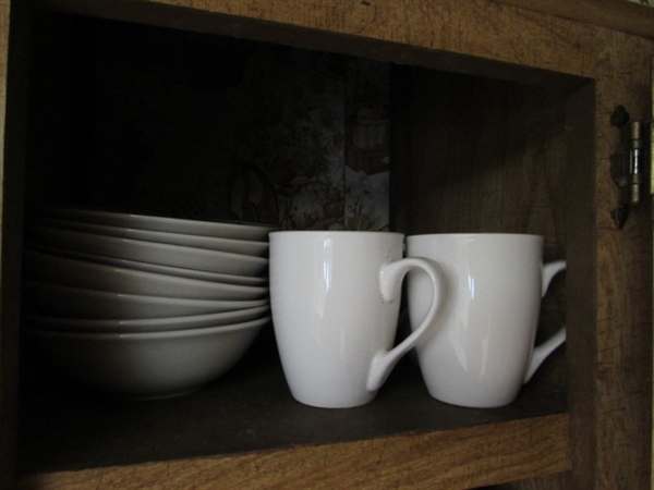 CONTENTS OF CUPBOARD - ASSORTED DINNERWARE