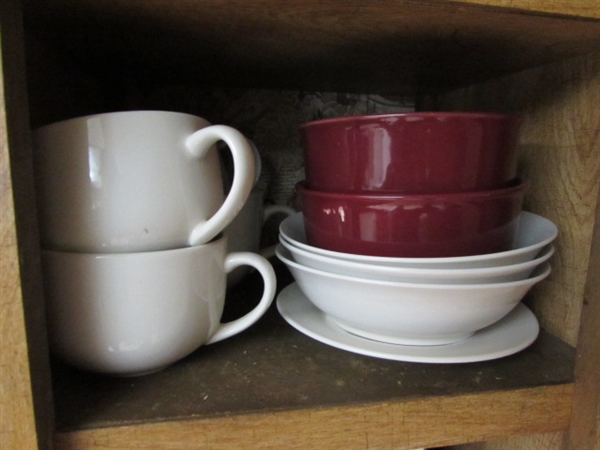 CONTENTS OF CUPBOARD - ASSORTED DINNERWARE