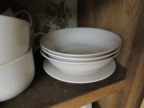 CONTENTS OF CUPBOARD - ASSORTED DINNERWARE