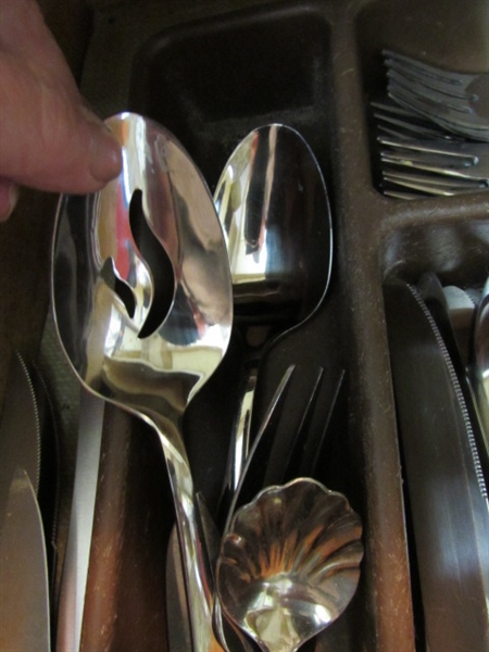 FLATWARE SET - ONEIDA