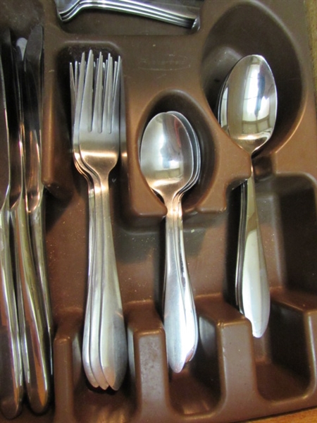 FLATWARE SET - ONEIDA
