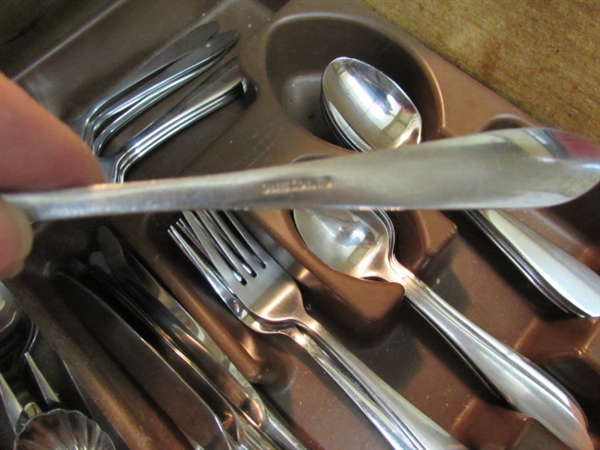 FLATWARE SET - ONEIDA