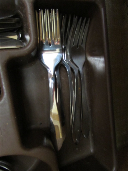 FLATWARE SET - ONEIDA