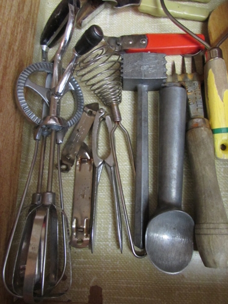 CONTENTS OF UTENSIL DRAWER #3 - VINTAGE UTENSILS