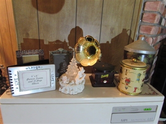 PICTURE FRAMES, MUSIC BOXES & DECOR