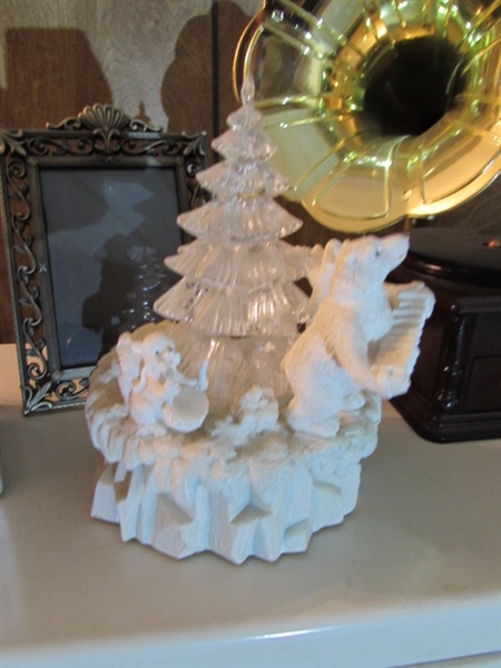 PICTURE FRAMES, MUSIC BOXES & DECOR