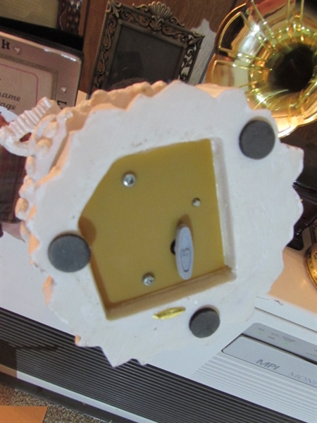 PICTURE FRAMES, MUSIC BOXES & DECOR