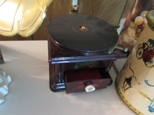 PICTURE FRAMES, MUSIC BOXES & DECOR