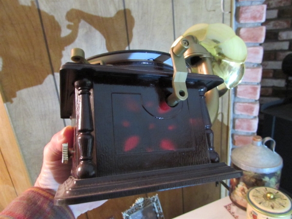 PICTURE FRAMES, MUSIC BOXES & DECOR