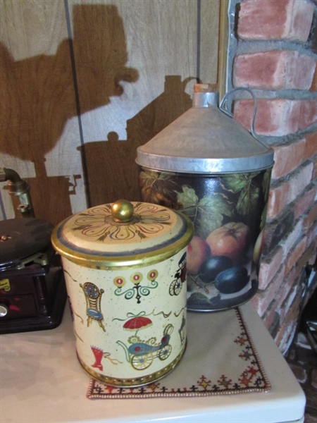 PICTURE FRAMES, MUSIC BOXES & DECOR