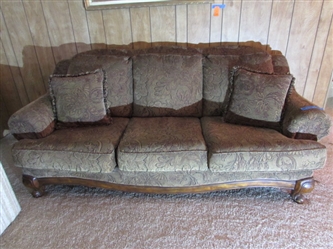 NICE BROWN TONES UPHOLSTERED SOFA W/WOOD FRAME ACCENTS
