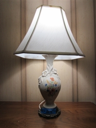 SMALL VINTAGE CERAMIC TABLE LAMP