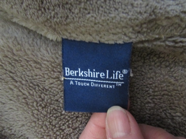 BLANKETS & THROWS