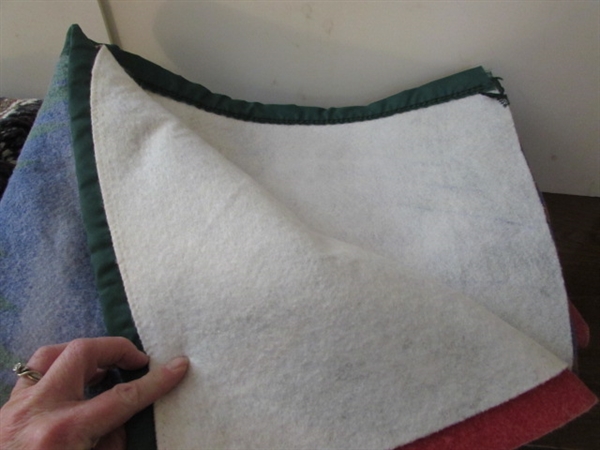 BLANKETS & THROWS