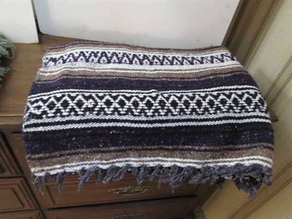 BLANKETS & THROWS