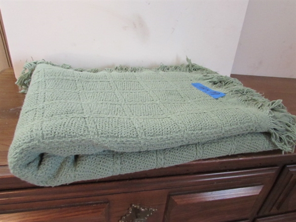 BLANKETS & THROWS