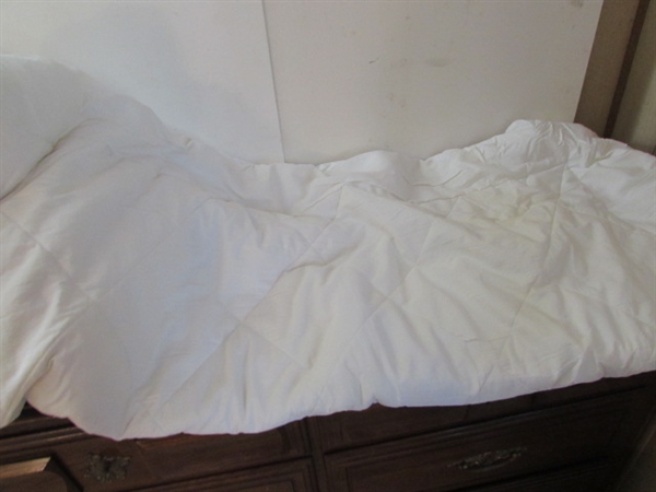 QUEEN COMFORTER, SHEETS, MATTRESS COVER, SHAMS