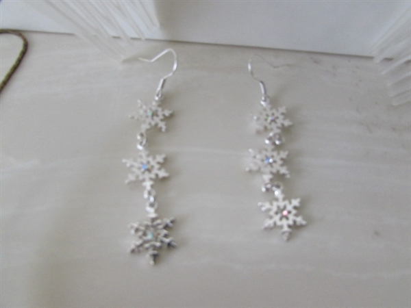 FASHION JEWELRY & A TIARA