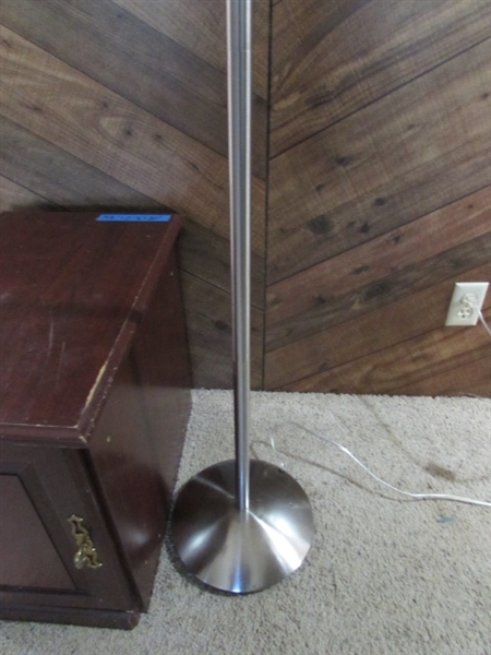 SMALL SIDE TABLE W/STORAGE & FLOOR LAMP