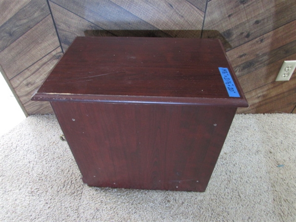 SMALL SIDE TABLE W/STORAGE & FLOOR LAMP