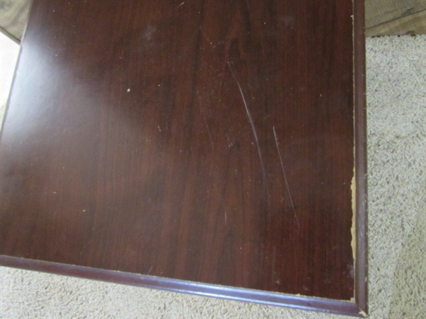 SMALL SIDE TABLE W/STORAGE & FLOOR LAMP