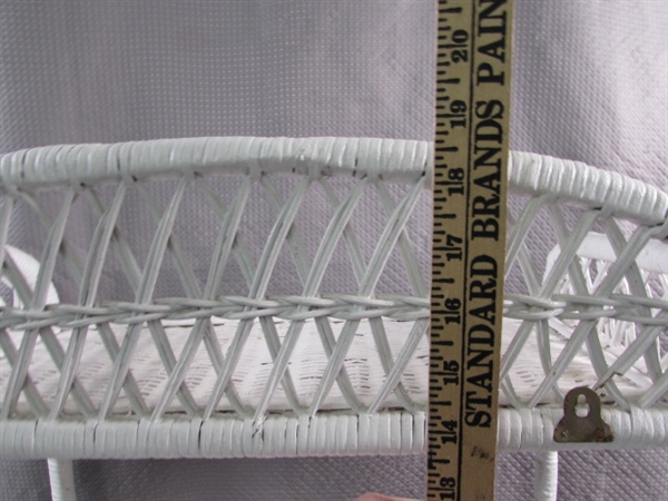 WHITE WICKER BATHROOM ACCESSORIES