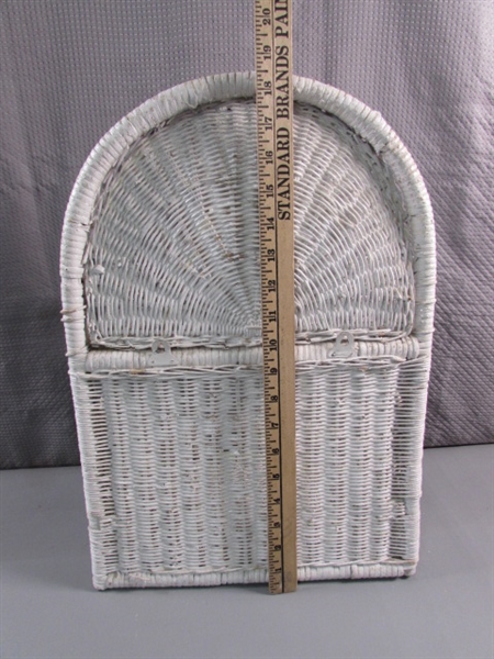 WHITE WICKER BATHROOM ACCESSORIES