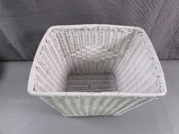 WHITE WICKER BATHROOM ACCESSORIES
