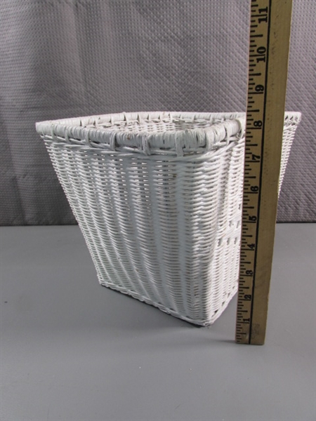 WHITE WICKER BATHROOM ACCESSORIES
