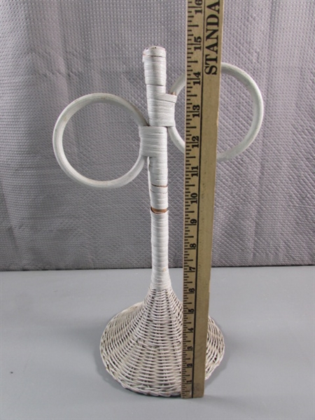 WHITE WICKER BATHROOM ACCESSORIES