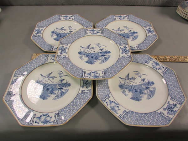 38 PCS OF JOHNSON BROS DINNERWARE GENEVA PATTERN