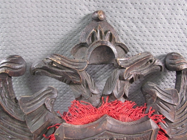 ANTIQUE? FRENCH COAT OF ARMS