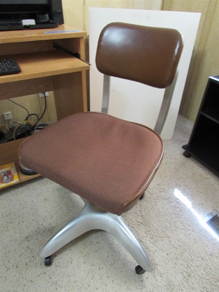 SMALL DESK & CHAIR W/COMPUTER MONITOR, KEYBOARD & MOUSE, PRINTER & MORE