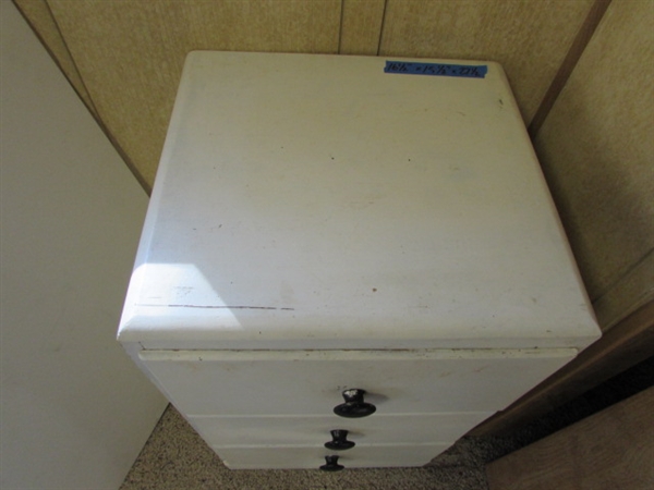 SMALL WOODEN 3-DRAWER CHEST