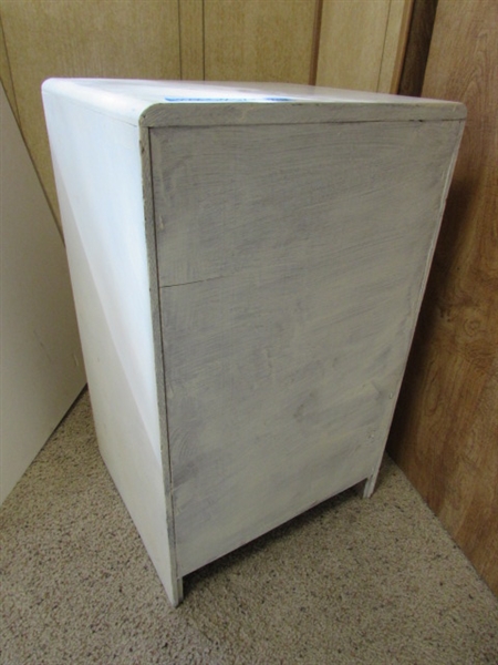 SMALL WOODEN 3-DRAWER CHEST
