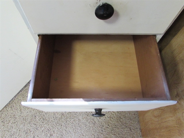 SMALL WOODEN 3-DRAWER CHEST
